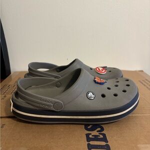 Kid's Size J6 - Crocs Crocband Clog with NBA attachements